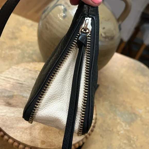 Vince Camuto Ida Textured Black Leather Crossbody Bag - Picture 5 of 12